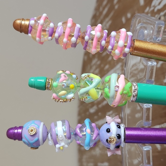 Beaded Pens with Hand Painted Beads - Picture 4 of 7